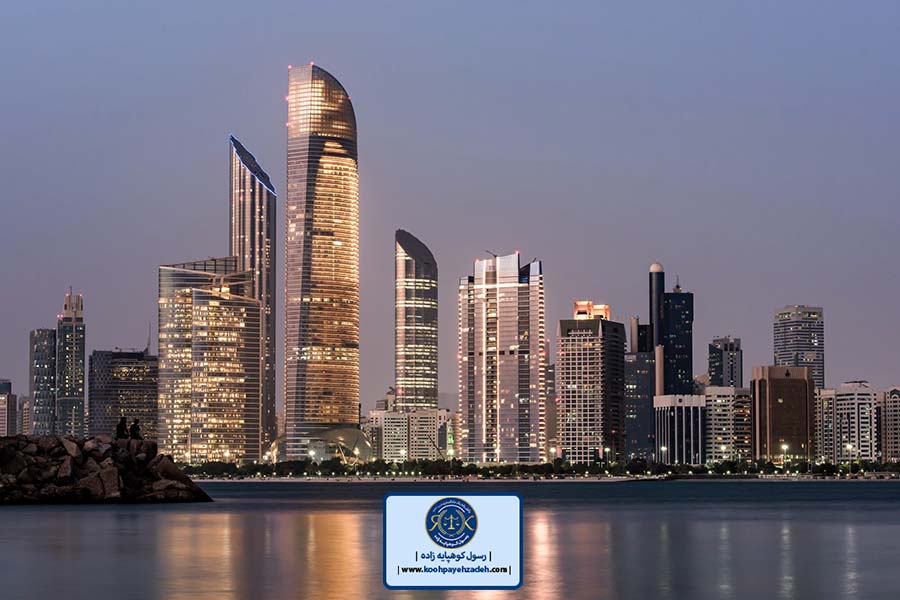 کیل خرید ملک در امارات به دلیل حساسیت شغل و فعالیت باید ویژگی های منحصر به فردی داشته باشد که هر وکیل و فردی ندارد. همین ویزگی ها وجه تمایز وکیل خرید ملک در دبی و سایر مشاورین امالک را نمایان می سازد. ویژگی های وکیل برای خرید ملک در امارات به شرح زیر است: -۱ تسلط به زبان رسمی امارات وکیل خرید ملک در امارات می بایست به زبان رسمی این کشور یعنی عربی و حتی زبان انگلیسی مسلط باشد. لزوم این امر نیز تسهیل مطالعه و تنظیم قرارداد و همچنین برقراری ارتباط با فروشنده یا خریدار اماراتی است. -۲ وکیل خرید ملک در امارات و تسلط بر قوانین از دیگر ویژگی هایی که برای وکیل خرید ملک در شارجه، دبی یا به طور کلی امارات می توان نام برد و در خصوص آن قوانین را مطالعه نکرده باشد ممکن است حق و حقوق شما در قرارداد تضیع شود. در مهاجرت سرمایه گذاری به امارات نقش حساسیت زیادی نیز وجود دارد، اشراف بر قوانین عقود و قراردادهای انتقال است. درصورتیکه وکیل خرید ملک در امارات وکیل پررنگ و با اهمیت است. -۳ صداقت و شفافیت در انجام موضوع وکالت وکیل ملکی امارات باید در تمام مراحل انجام موضوع وکالت منافع موکل را اولویت قرار دهد و موکل را در جریان امور قرار دهد. اطالع موکل از مراحل انجام کار از استرس شما می کاهد و موجب می شود تا با خیالی آسوده در ادامه پرونده همکاری نمایید.